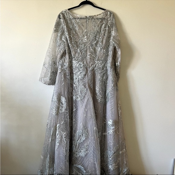 Mac Duggal Elegant Silver Long Sleeve Dress - Picture 7 of 9